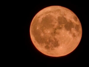 Erdbeermond