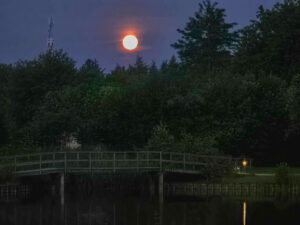 Vollmond über dem See