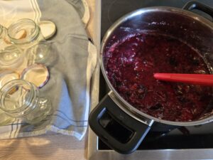 Die Marmelade kocht schon