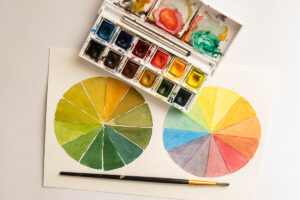 Aquarell malen: Aquarellfarbkasten und Farbkreise